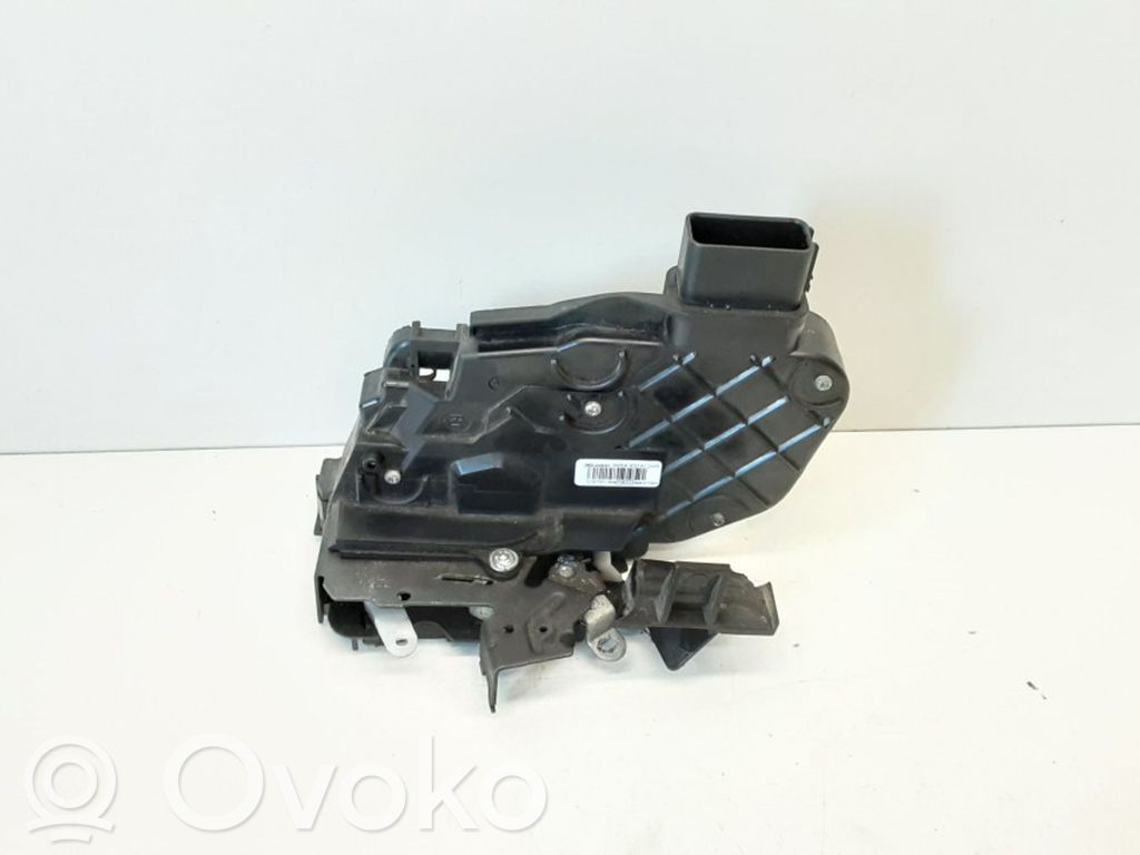 Ford Focus Priekšpusē slēdzene 