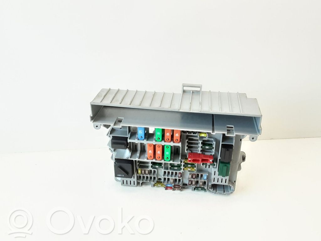 BMW 3 E90 E91 Fuse module 