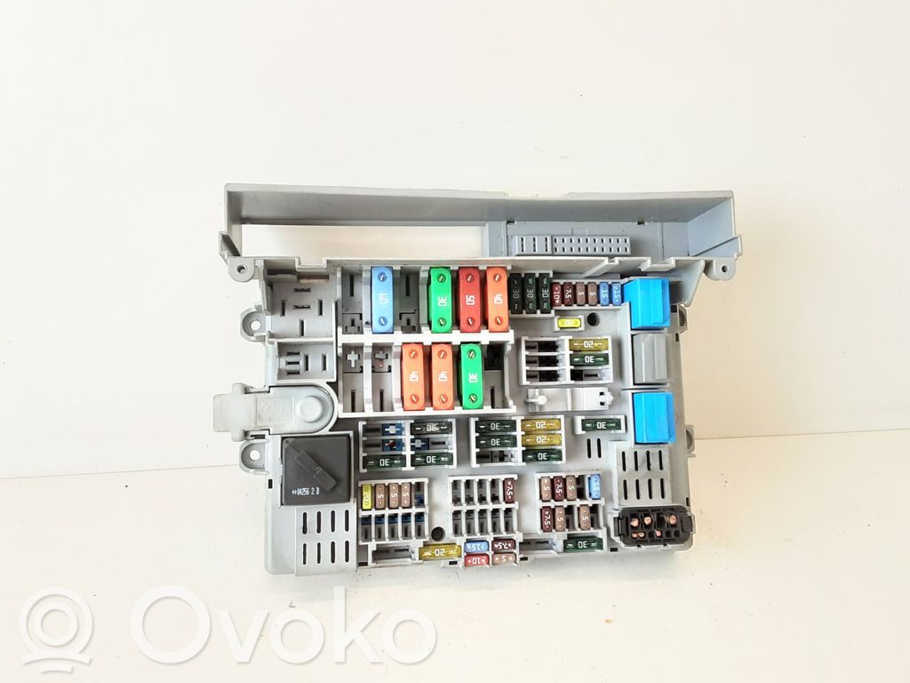 BMW 1 E81 E87 Drošinātāju bloks 