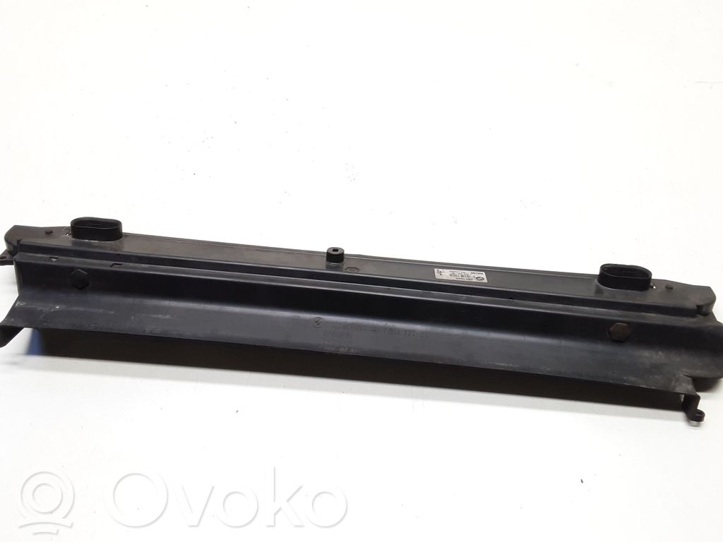 BMW 5 E60 E61 Radiatoru paneļa augšējā daļa (televizors) 