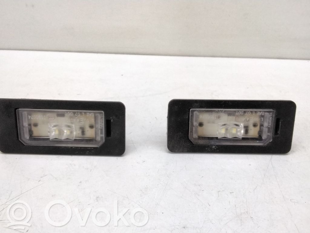 Number plate light   7193293