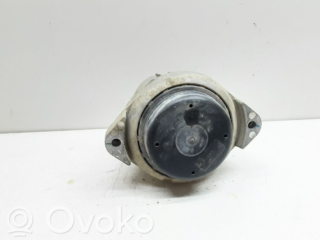 BMW 3 E90 E91 Variklio pagalvė 