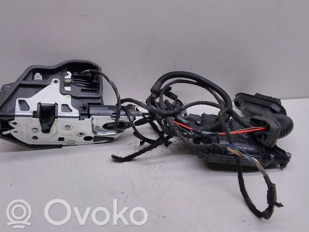 BMW 5 E60 E61 Aizmugurē slēdzene 