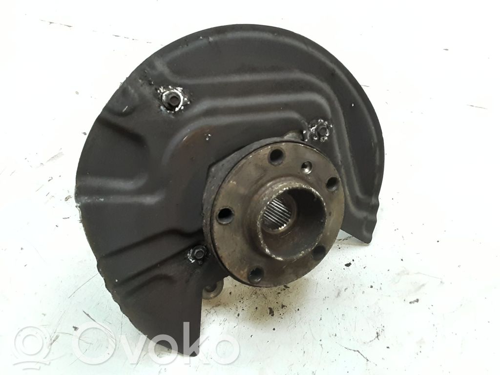 BMW X3 E83 Priekšējā riteņa rumbas vārpstas šarnīrs (stupica, capfa) 