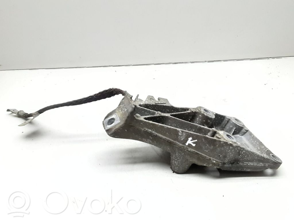 Engine mounting bracket   6776529,22116776529