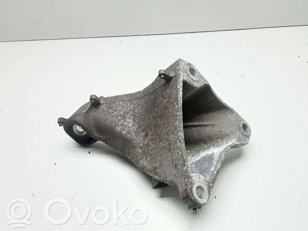 Engine mounting bracket   6764574