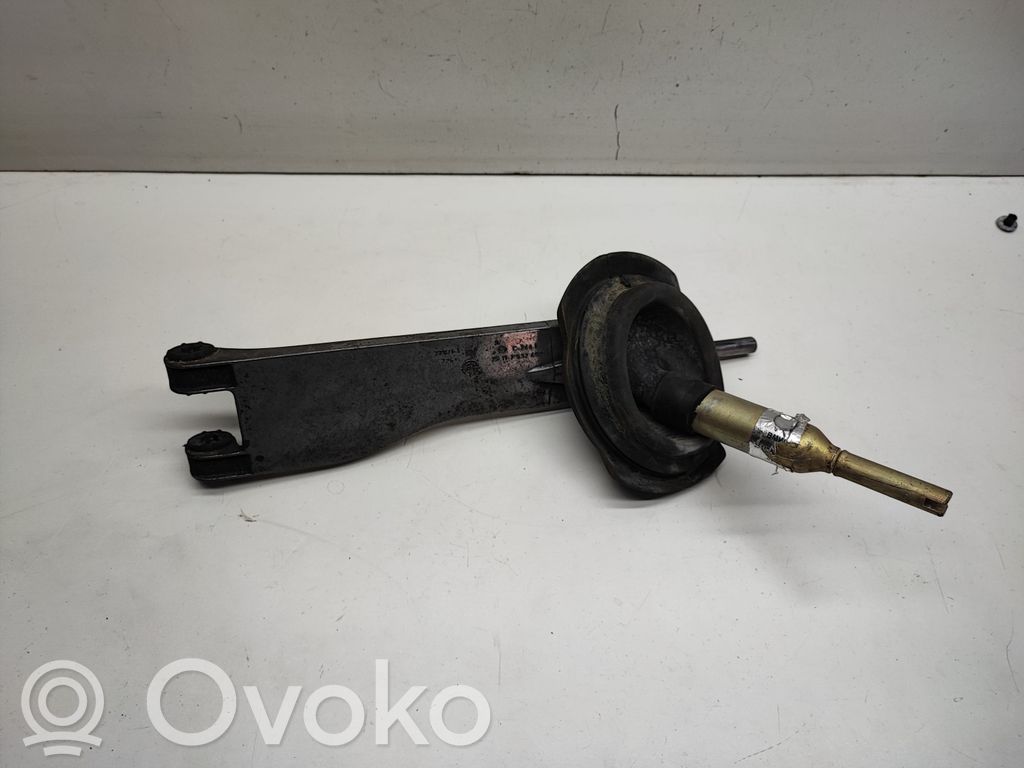 BMW 3 E90 E91 Pavarų perjungimo mechanizmas (kulisa) 