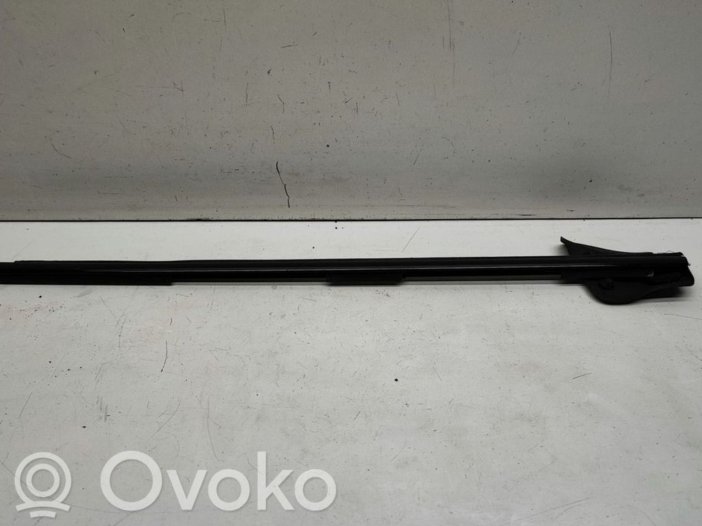 BMW 1 E82 E88 Moldura del vidrio lateral trasero 