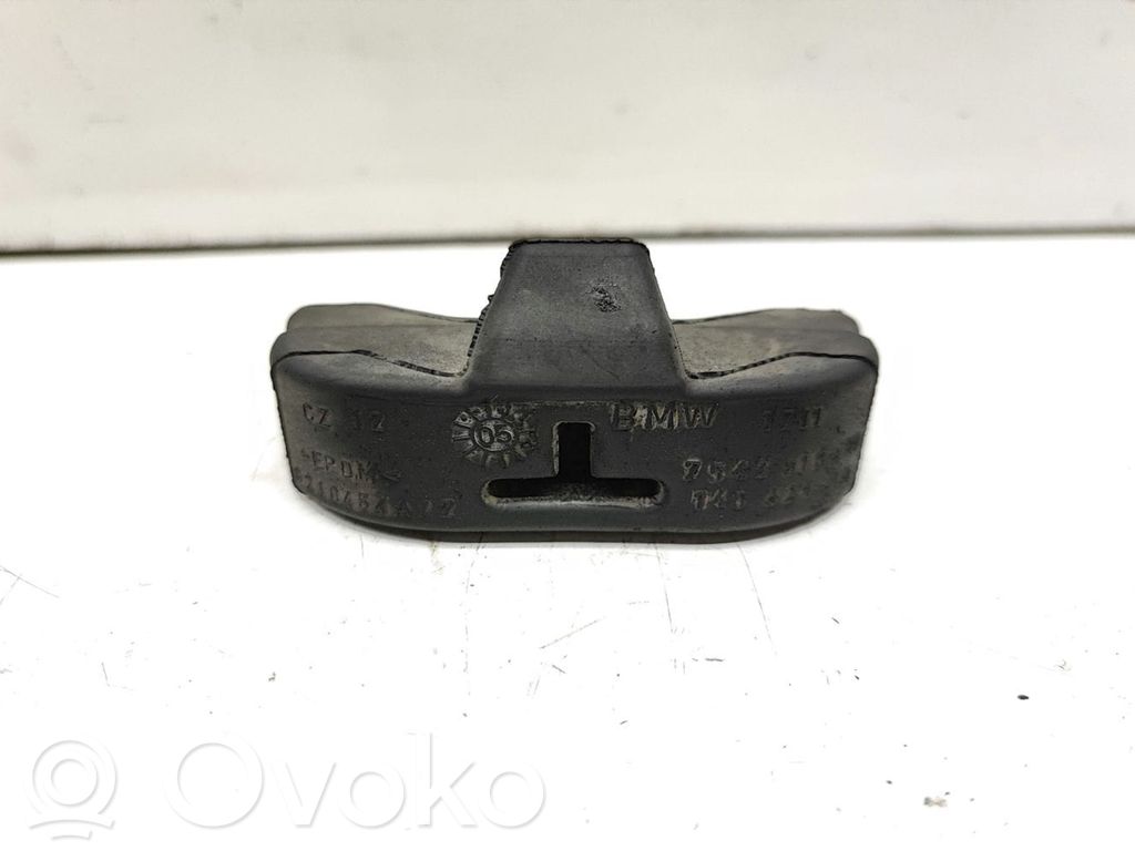 BMW 5 E60 E61 Radiator mount bracket 