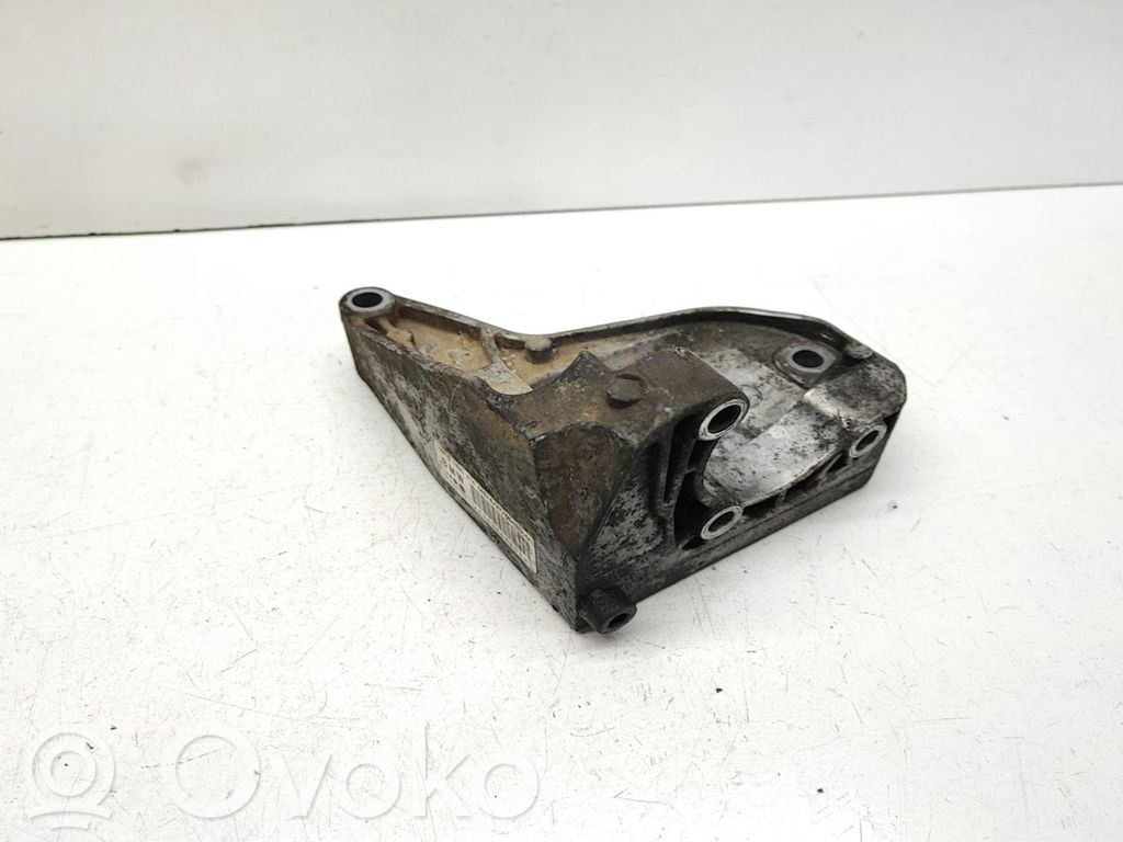 BMW 3 E90 E91 Power steering pump mounting bracket 