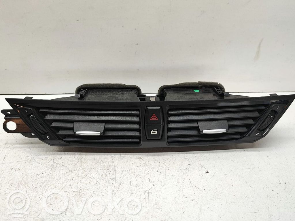 BMW X1 E84 Centrinės oro grotelės 