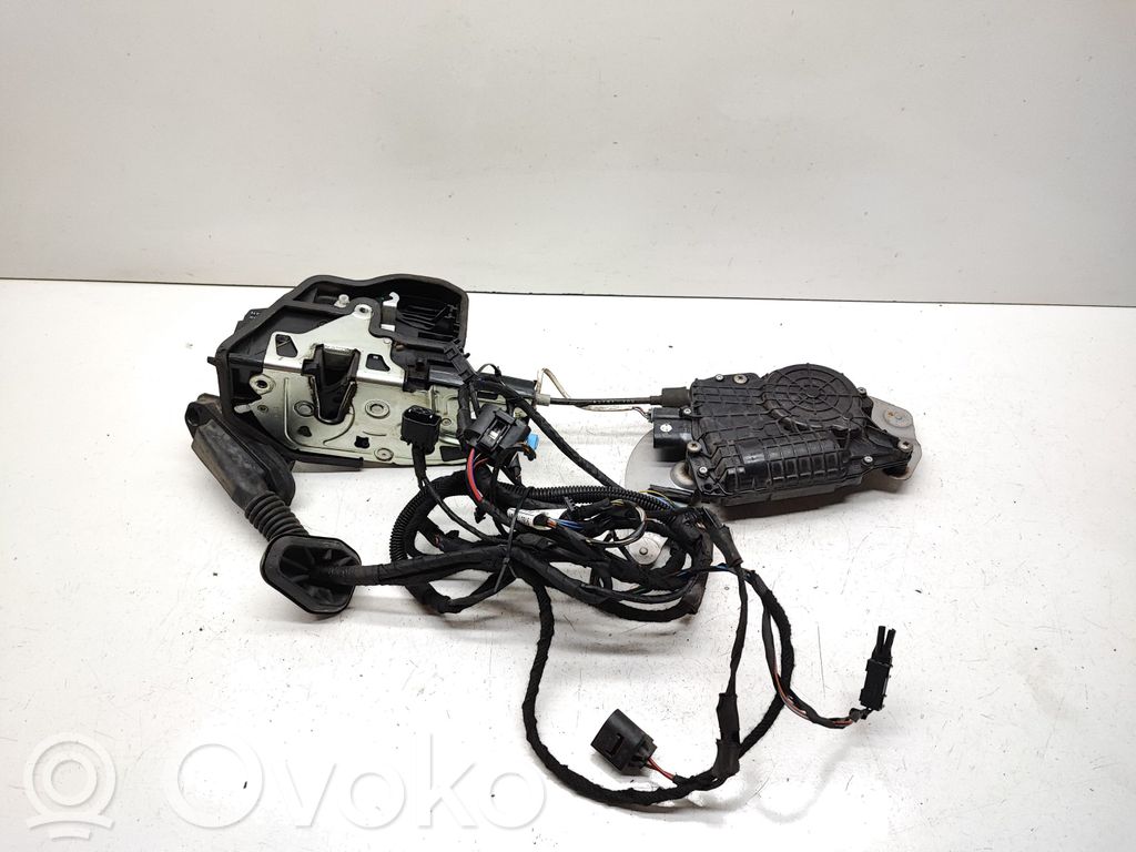 BMW 5 E60 E61 Aizmugurē slēdzene 