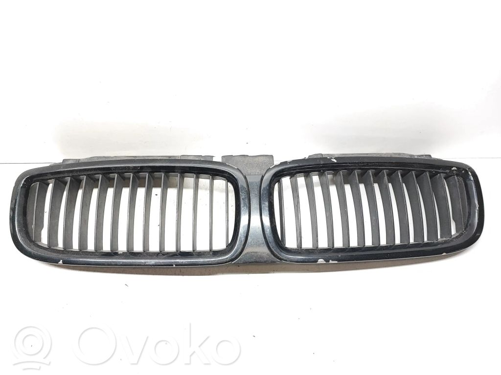 BMW 7 E65 E66 Augšējais režģis 
