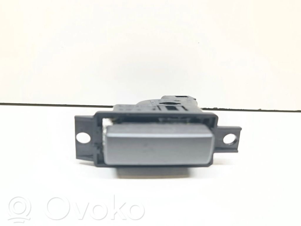 Glove box opening button   7148752,10862510GE