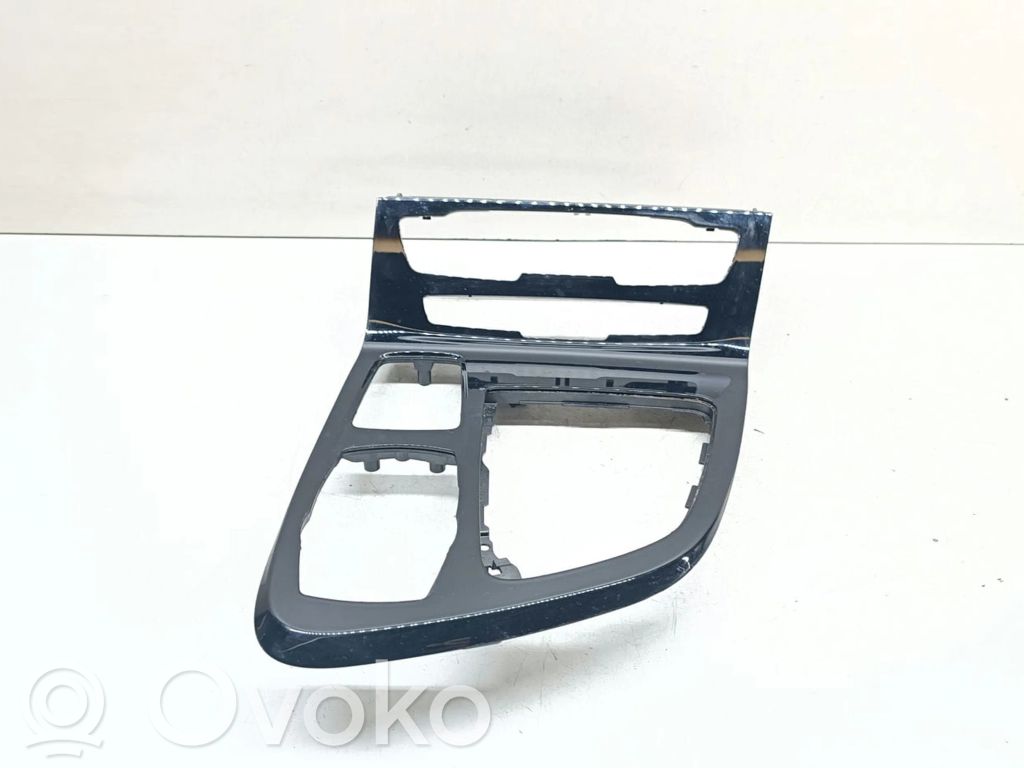 BMW 2 F46 Ozdoba tunelu środkowego 