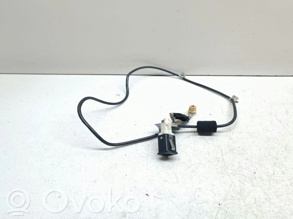 BMW X5 E70 USB socket connector 