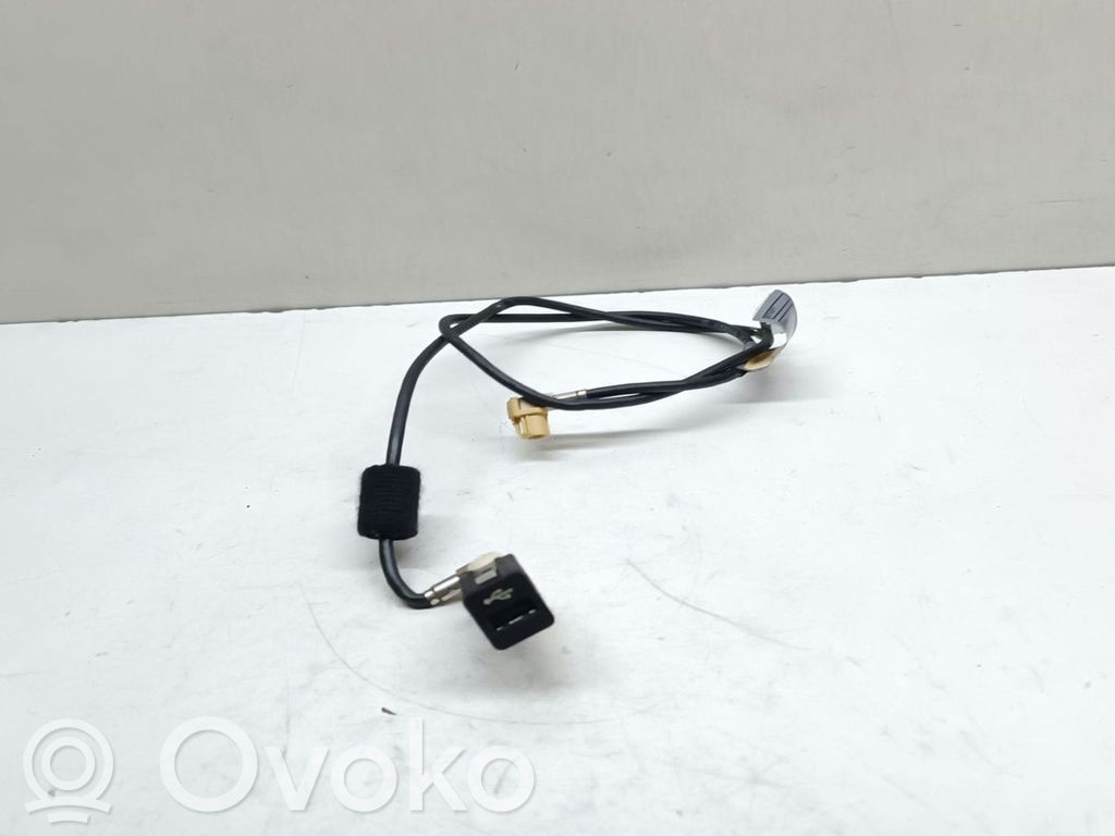 BMW X5 E70 USB socket connector 