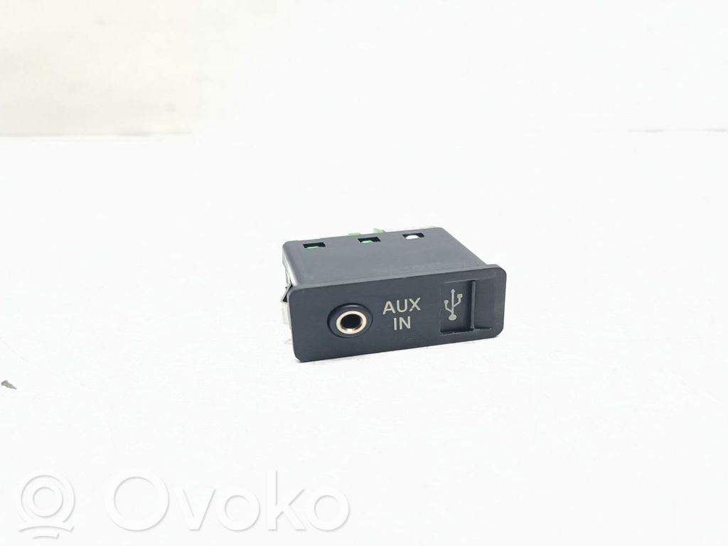 BMW X5 E70 AUX in-socket connector 