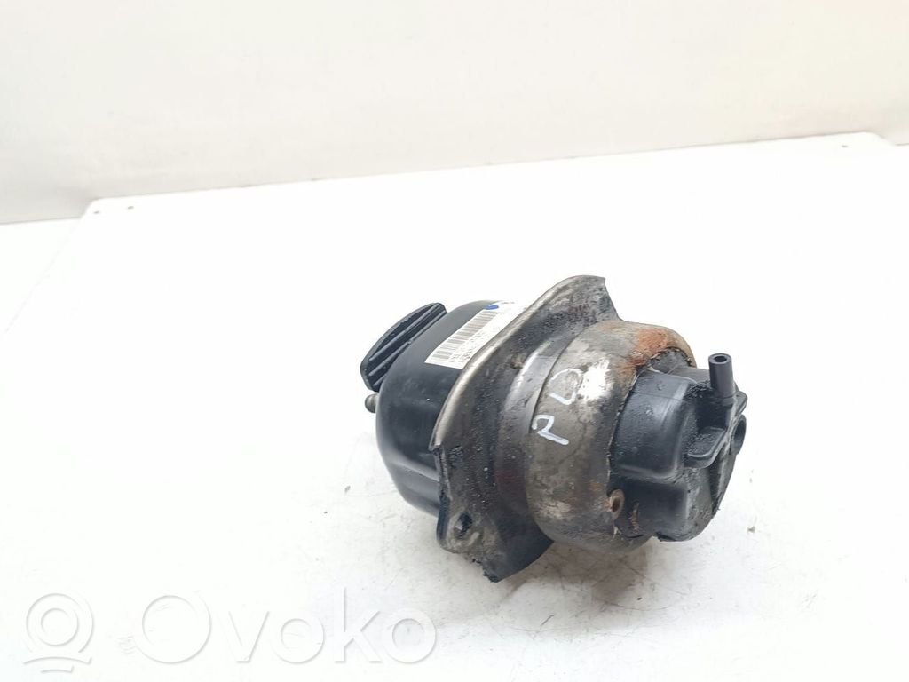 Engine mount bracket   6787103