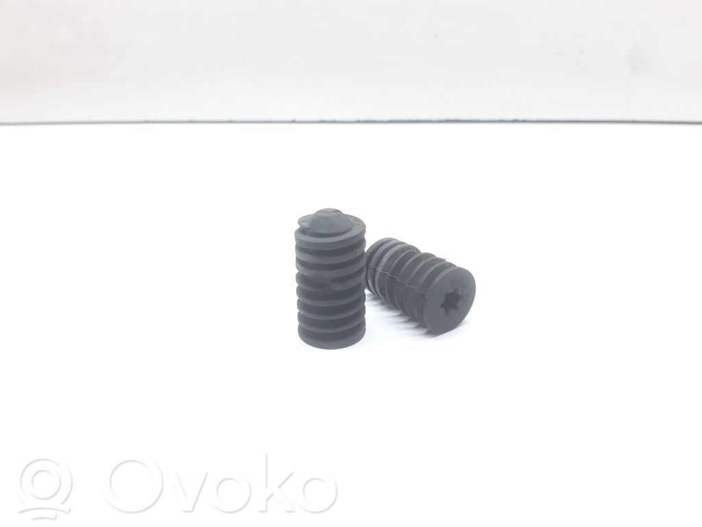 Radiator mount bracket   7514402