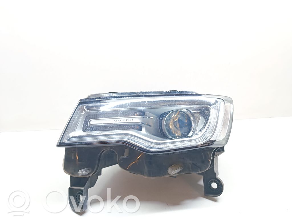 Jeep Grand Cherokee Lampa przednia 