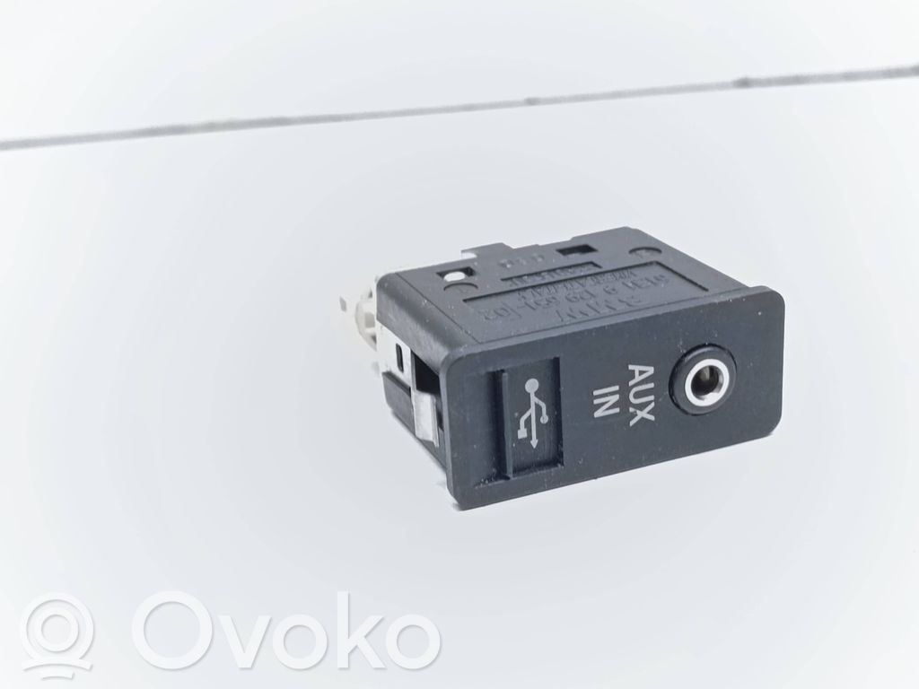 BMW 5 F10 F11 Connettore plug in AUX 
