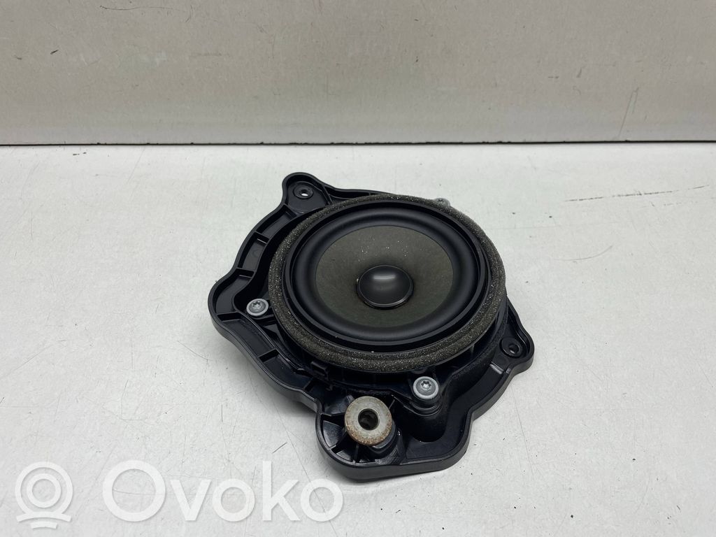 BMW X3 F25 Altavoz de la puerta delantera 