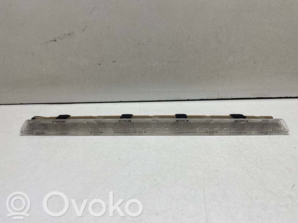 Kolmas/lisäjarruvalo   E26035