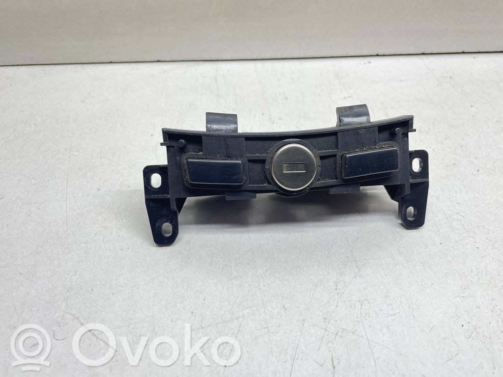 BMW 7 E65 E66 Hansikaslokeron lukko 