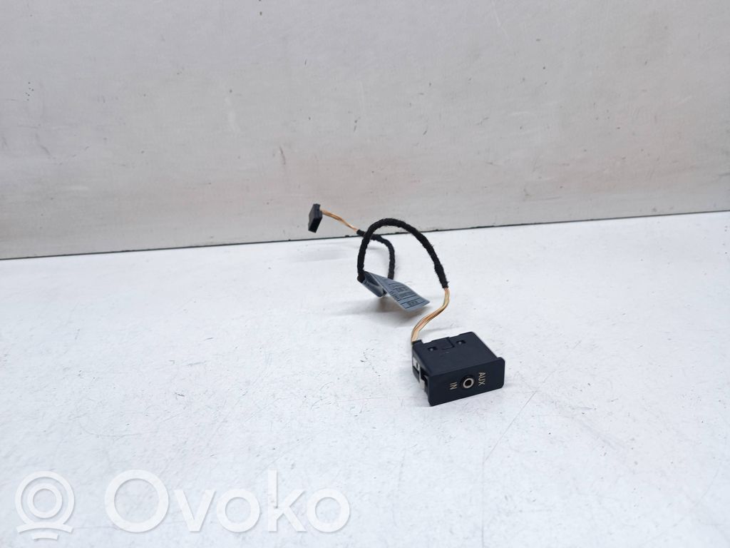 BMW 3 E90 E91 AUX-pistokeliitin 