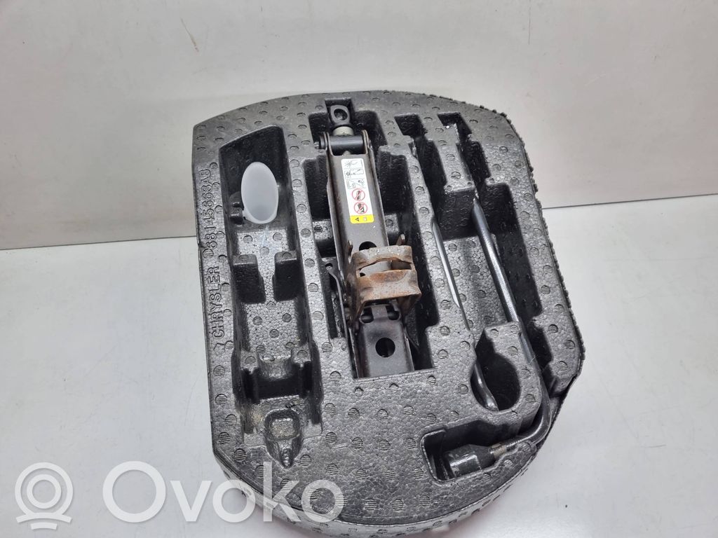 Jeep Grand Cherokee Zestaw narzędzi 
