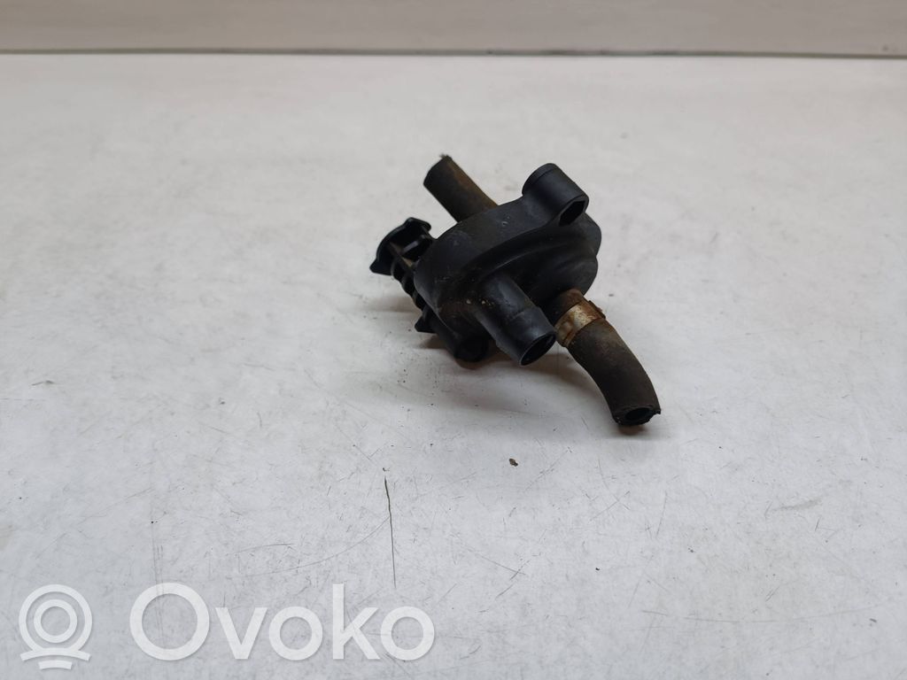 BMW X5 E53 Alte piese compartiment motor 