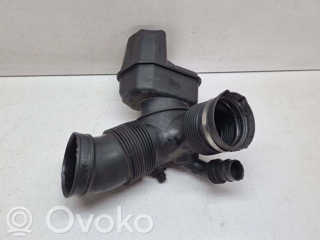 BMW 5 E60 E61 Ilmanoton kanavan osa 
