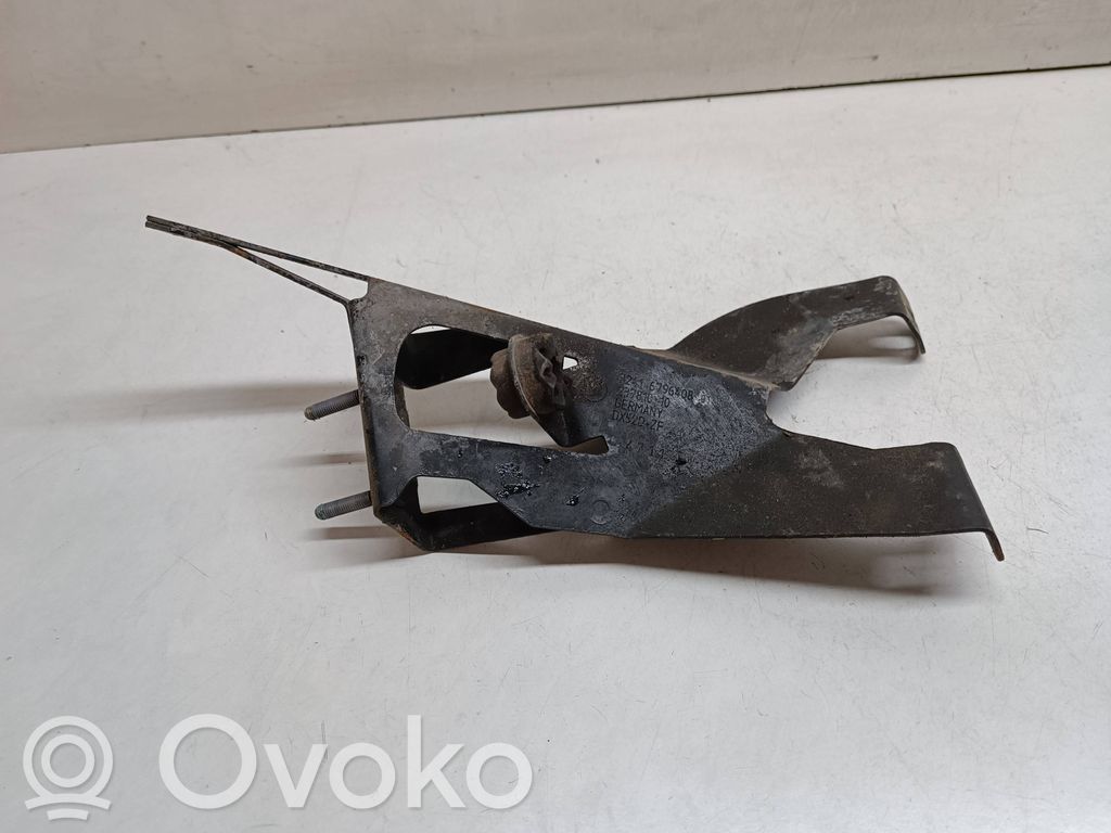 BMW 3 E90 E91 Power steering pump mounting bracket 