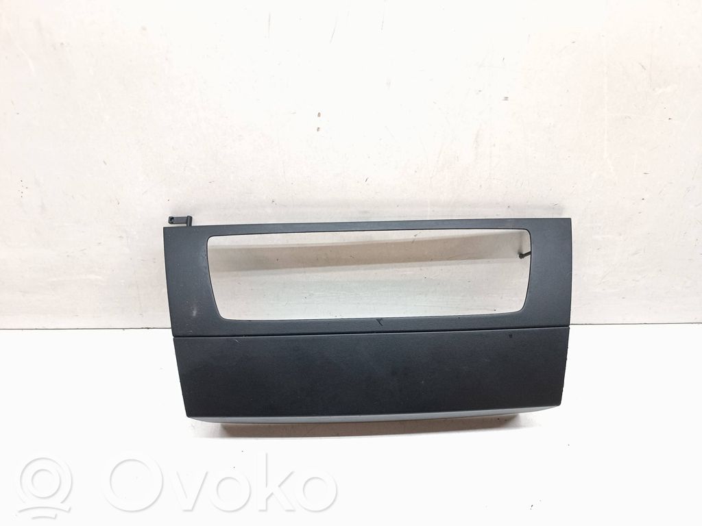 BMW 3 E90 E91 Moldura de la unidad delantera de radio/GPS 
