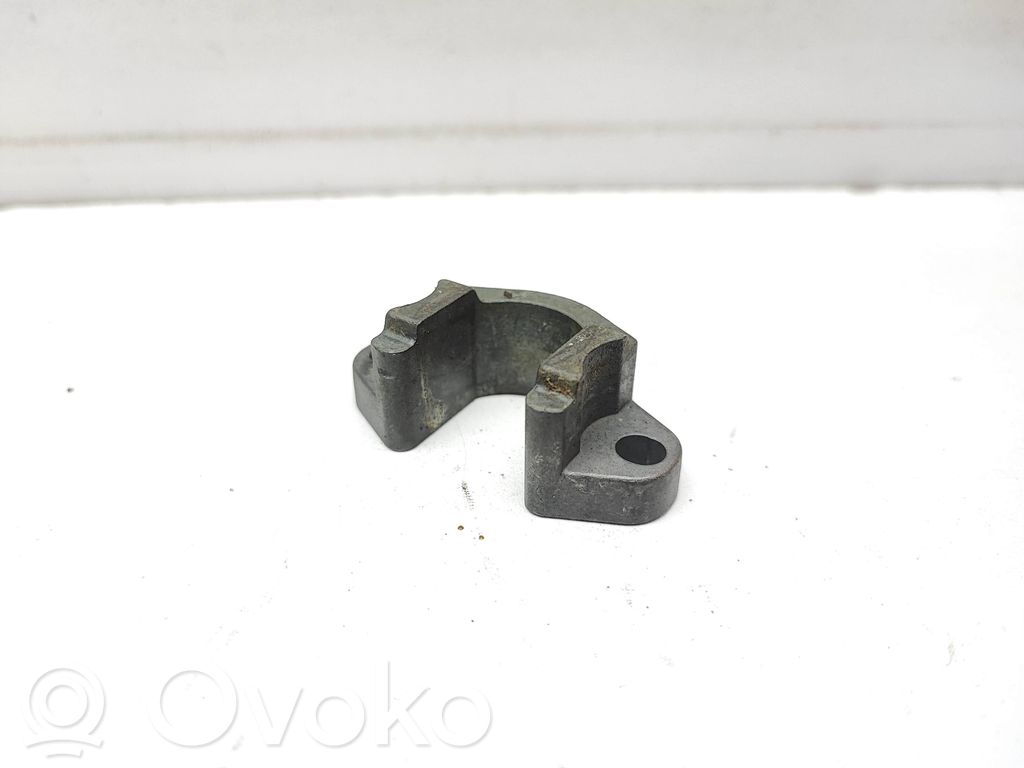 Abrazadera del inyector de combustible