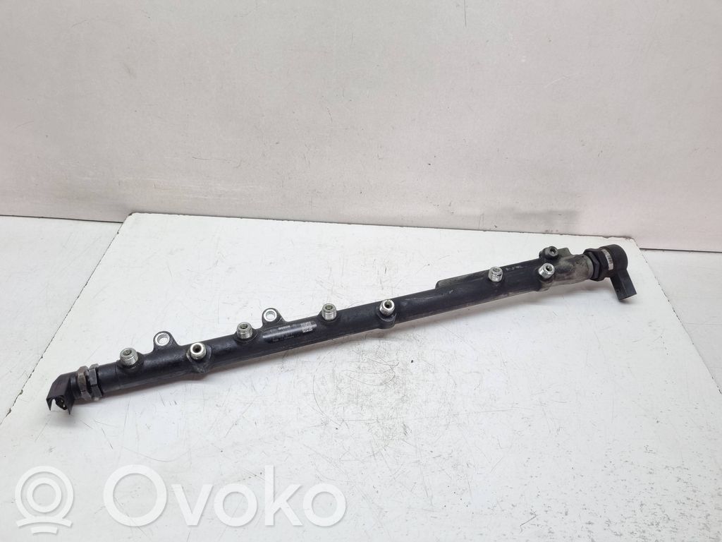 BMW X5 E53 Rampă alimentare injectoare 