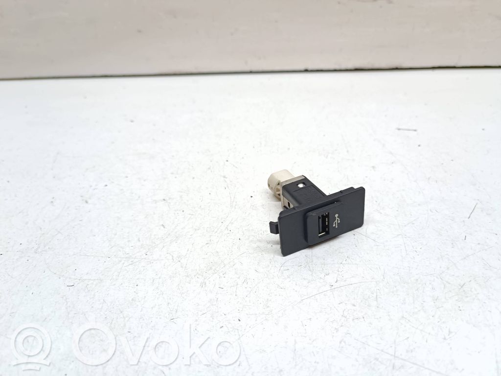BMW 5 E60 E61 Connettore plug in USB