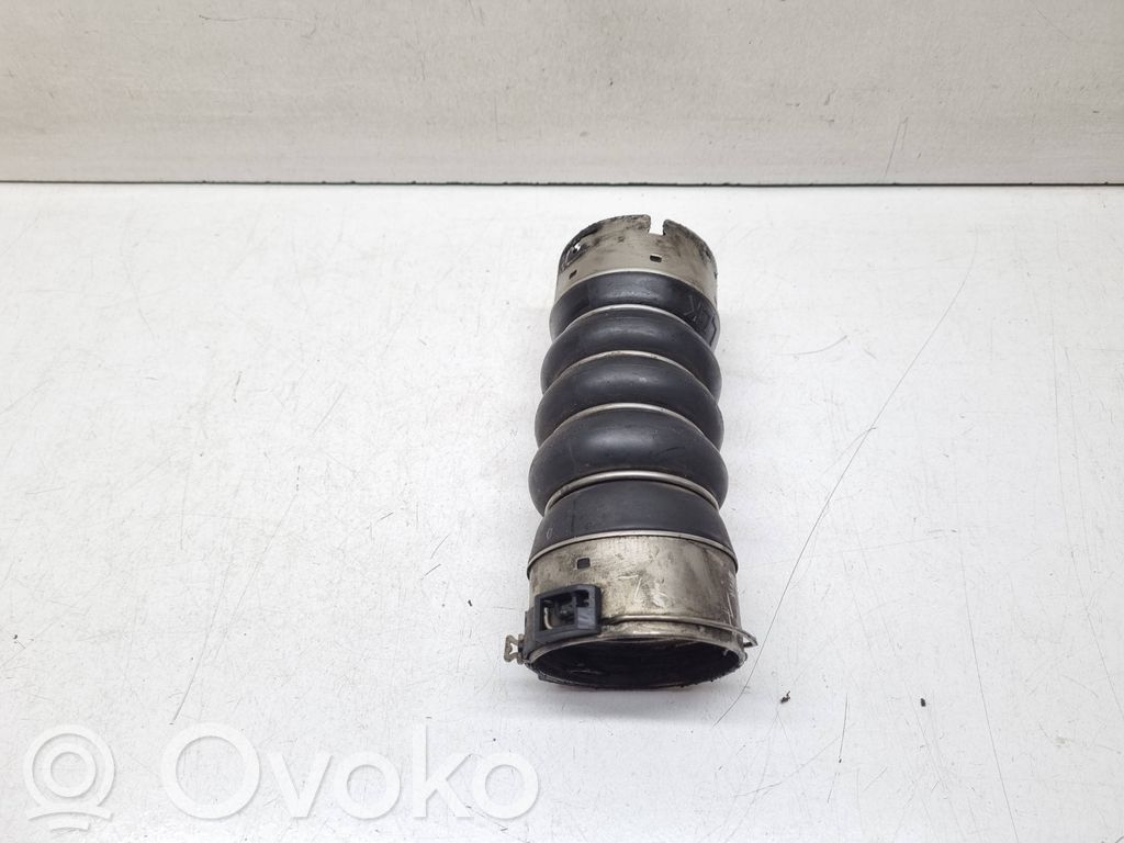 BMW 5 F10 F11 Wąż / Rura intercoolera 