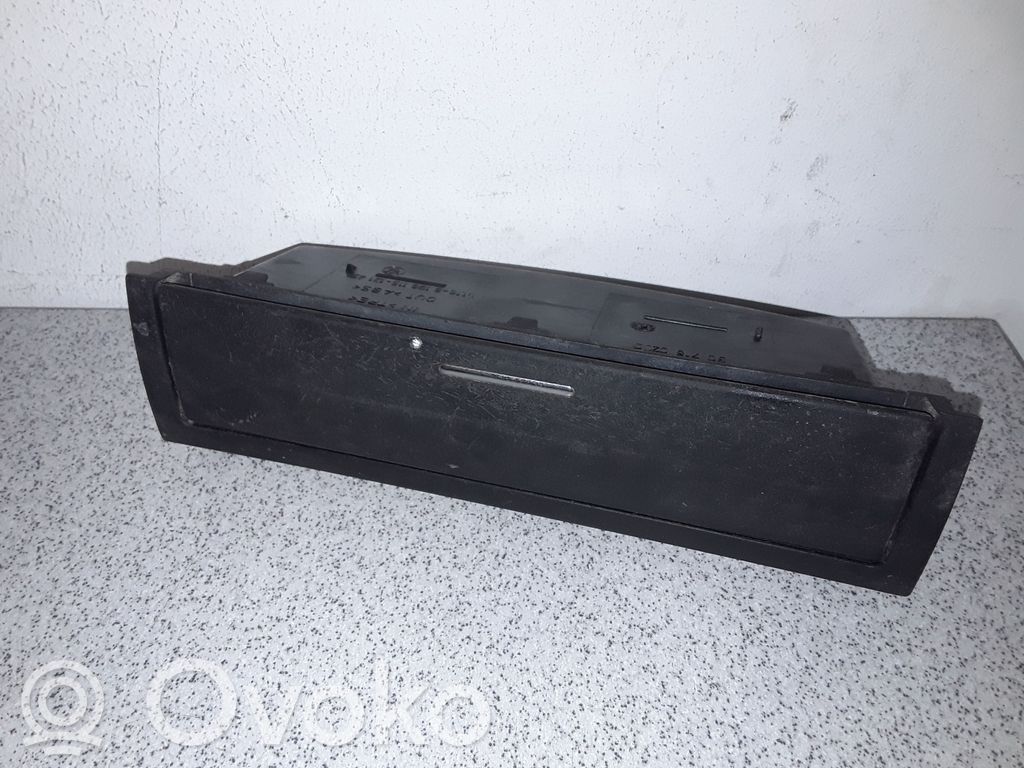 BMW 3 E46 Daiktadėžė centrinės konsolės 