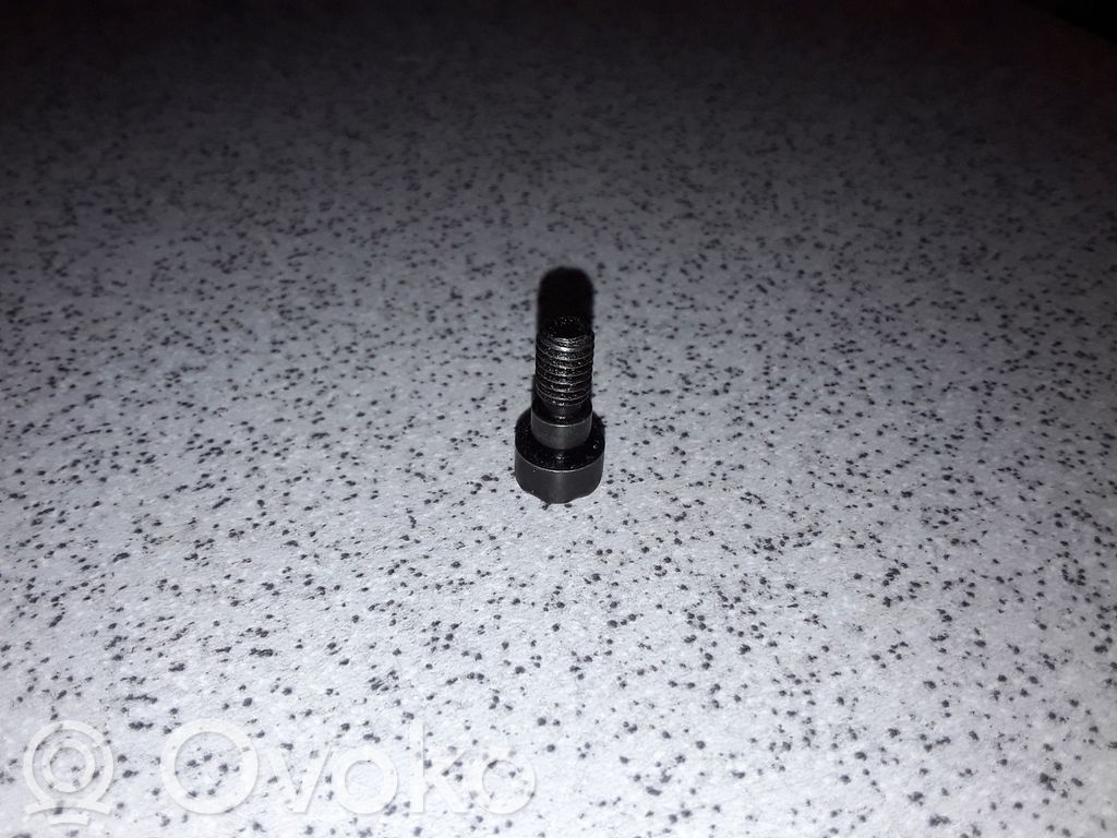 BMW 5 E60 E61 Kita variklio detalė 