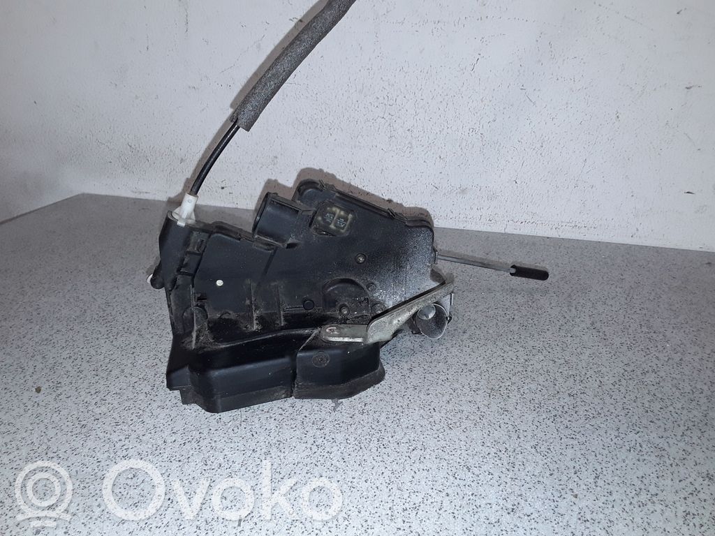 BMW 3 E46 Takaoven lukko 