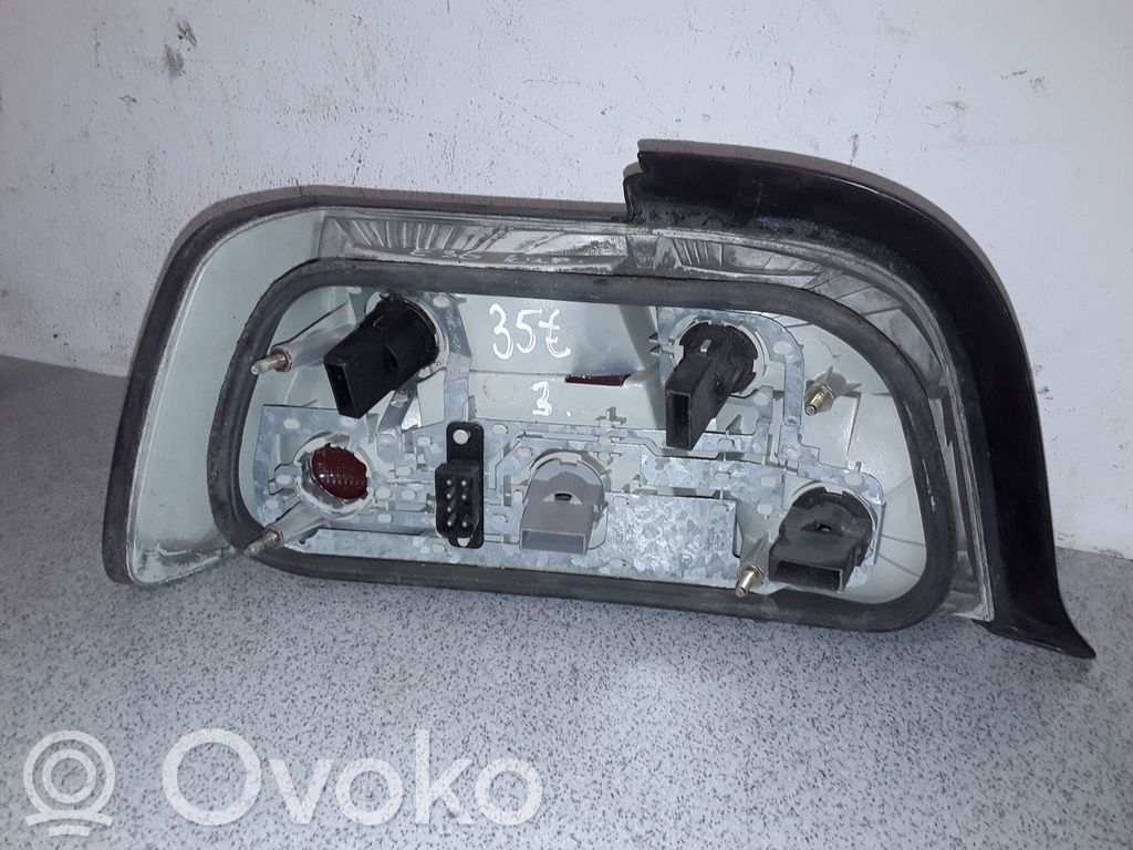 BMW 3 E36 Aizmugurējais lukturis virsbūvē 