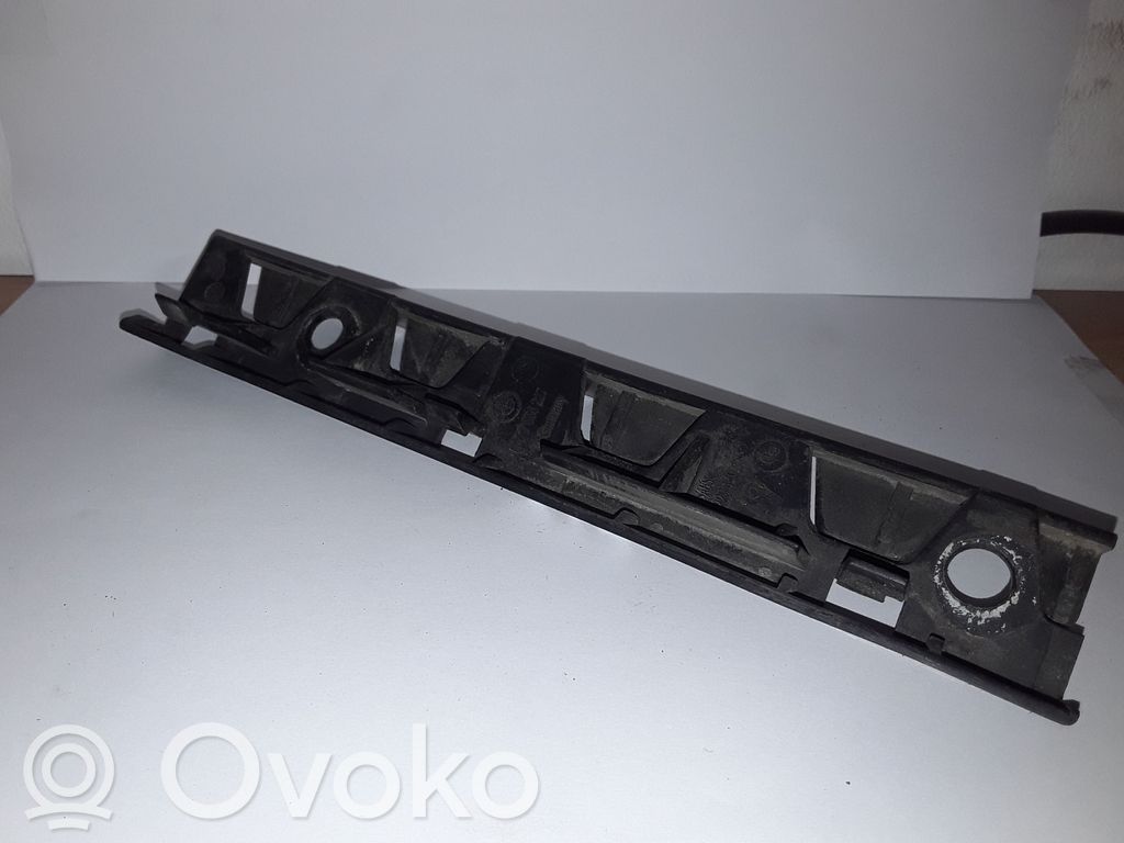 BMW 5 E60 E61 Spārna stiprinājums 