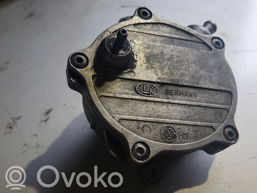 BMW 7 E65 E66 Vacuum pump 