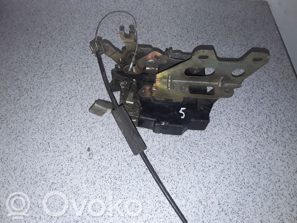 Priekšpusē slēdzene   8181006