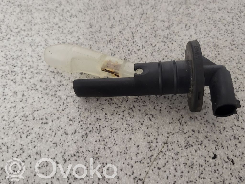 BMW 5 E39 Windshield washer fluid level sensor 