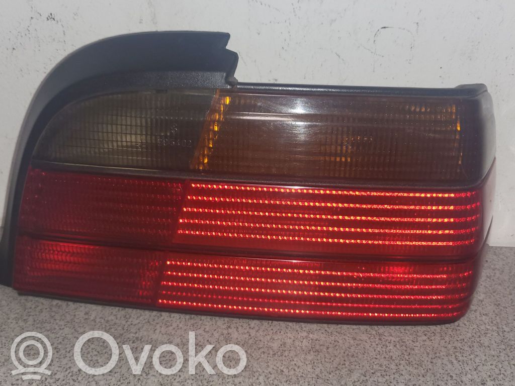 BMW 3 E36 Aizmugurējais lukturis virsbūvē 