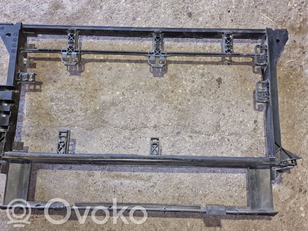 BMW 5 E39 Radiatorių panelė 