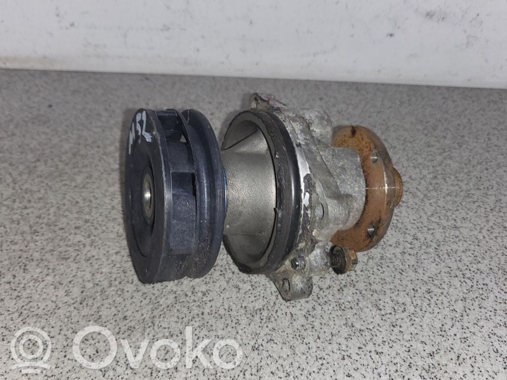 BMW 7 E38 Pompe de circulation d'eau 